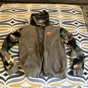 Nike hoodie. Bundle my kids clothes=free shipping!